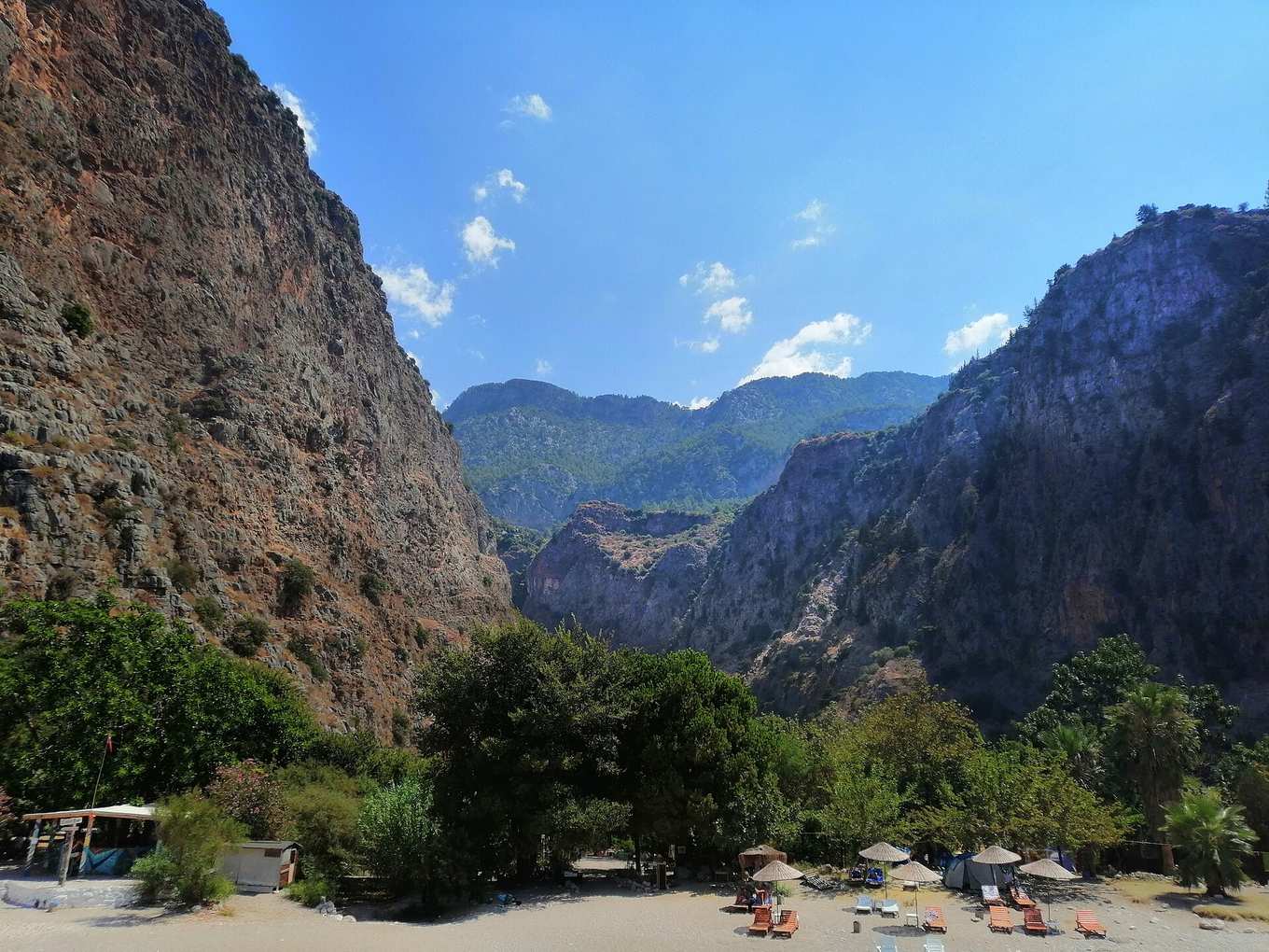 Kelebekler Vadisi çakıl plaj Kelebekler Vadisi çakıl plajı ve berrak deniz