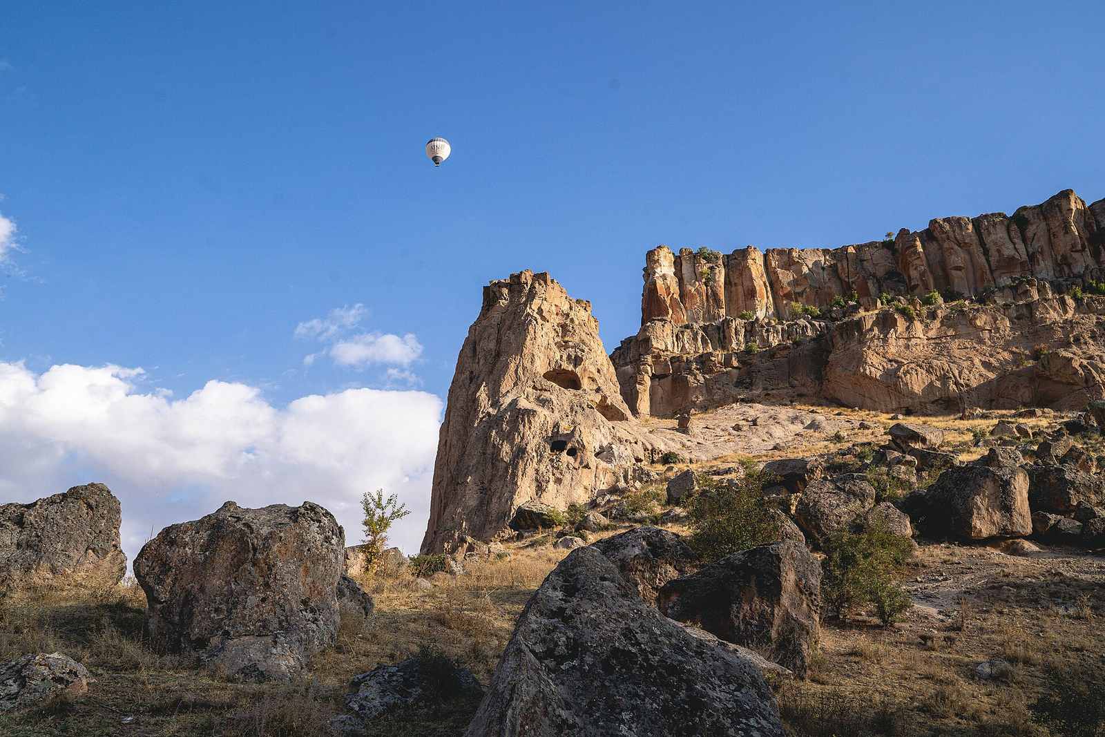 Selime Manastırı'nı ziyaret eden rehberli tur grubu