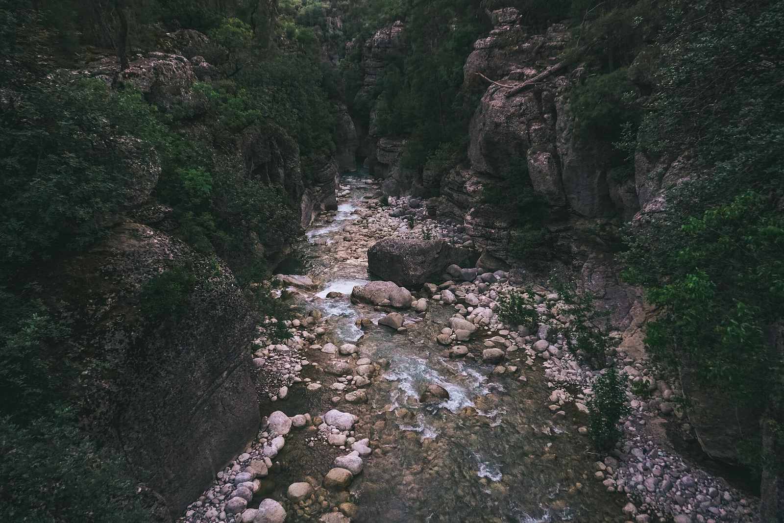 Roma dönemine ait Oluk Köprüsü'nün kanyon üzerindeki kemerli yapısı